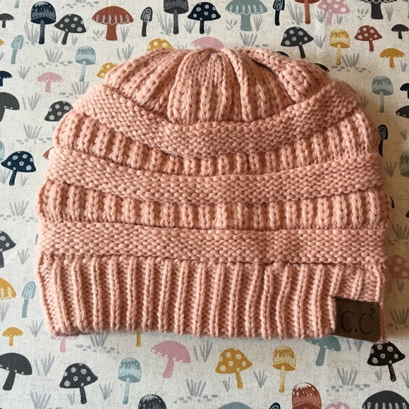 NWT Knit C.C. Pink Beanie 🌸💗 - Picture 1 of 7